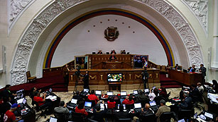 Ver vídeo  'El Parlamento venezolano aprueba en primera votación otorgar poderes especiales a Maduro'