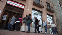 Ir al Video&nbsp;El paro registrado baja en abril por segundo mes consecutivo