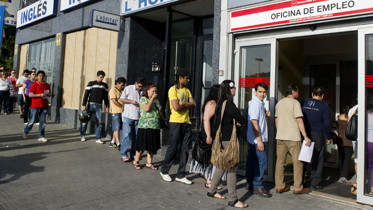 El paro registrado baj&oacute; en 30.113 personas, menos de la mitad que en mayo de 2011