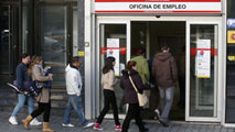 Ir al Video&nbsp;El paro registrado baj&oacute; en abril en 46.050 personas y deja el total por debajo de los cinco millones