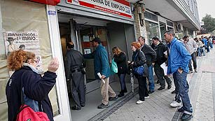 Ver v&iacute;deo  'El paro registrado baj&oacute; en abril tras ocho meses consecutivos de subidas'