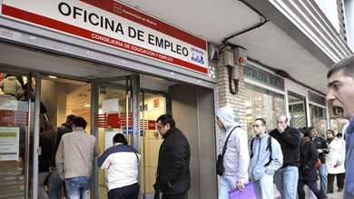 El paro registrado cae en 30.113 personas en mayo por segundo mes
