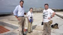 parte-del-equipo-despus-de-haber-sido-baado-por-el-mar-en-el-malecn