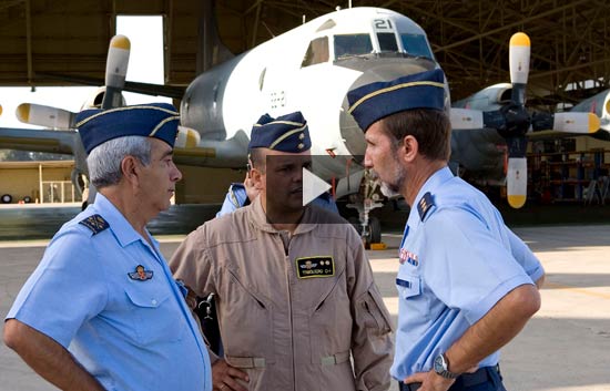 Salida hacia Somalia del avi&oacute;n para vigilar a los piratas