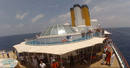 Pasajeros y tripulaci&oacute;n del Costa Allegra en la cubierta de la nave