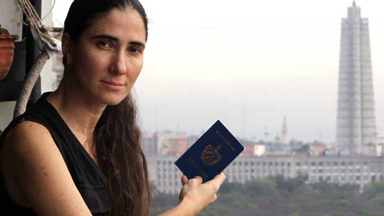 La bloguera Yoani S&aacute;nchez obtiene finalmente su pasaporte cubano