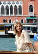 La actriz italiana Isabella Ferrari posa a su llegada a la presentaci&oacute;n de su nueva pel&iacute;cula, 
