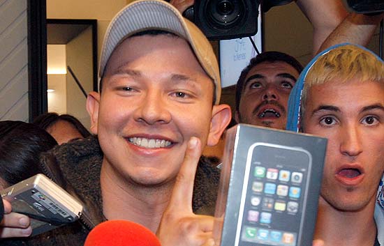 Llega el iPhone a Espa&ntilde;a con gran expectaci&oacute;n