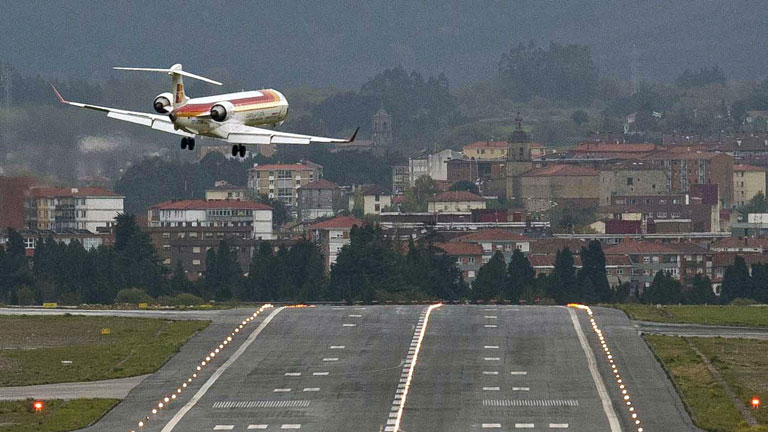 La temida ciclog&eacute;nesis obliga a desviar vuelos en el aeropuerto de Santander y Bilbao