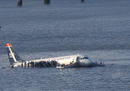 El avi&oacute;n ha ca&iacute;do en pleno cauce del Hudson, junto a Nueva York.