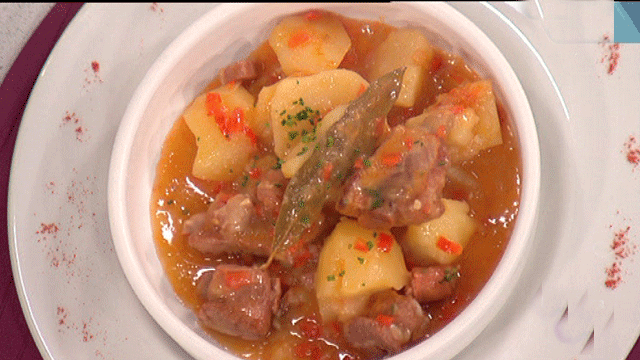 Saber cocinar - Patatas estilo riojano con ensalada de granada - 10/10/11