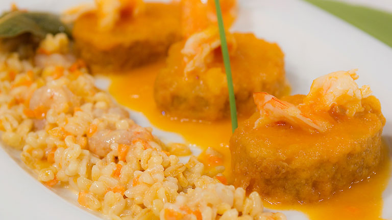 Saber Cocinar - Patatas rebozadas con salsa de langostinos y almejas