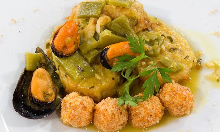 Saber cocinar - Patatas rebozadas en salsa con mejillones y jud&iacute;as verdes