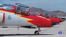 Ir al Video&nbsp;La Patrulla &Aacute;guila prepara al mil&iacute;metro sus exhibiciones a&eacute;reas