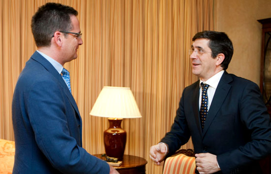 Primera reuni&oacute;n de Basagoiti con el Lehendakari Patxi L&oacute;pez en el Palacio de Ajuria Enea
