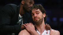 Ir al Video&nbsp;Pau Gasol se operar&aacute; de sus rodillas