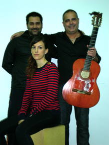 paula-dominguez-de-quien-se-ha-dicho-que-es-una-voz-moderna-que-ha-encontrado-su-espacio-en-las-musicas-de-raiz