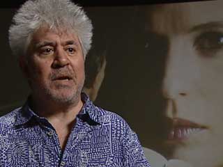 Ver v&iacute;deo  'Pedro Almod&oacute;var, sobre 'La piel que habito': "Me da verg&uuml;enza decirlo pero me gusta la pel&iacute;cula que hemos hecho"'