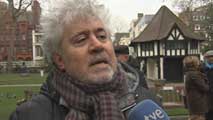 Ir al Video&nbsp;Pedro Almod&oacute;var viaja a Londres para recibir un homenaje de la Academia de Hollywood