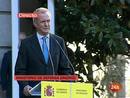 Ir al Video&nbsp;Pedro Moren&eacute;s recoge su cartera de ministro de Defensa de manos de Chac&oacute;n
