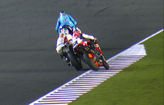 Ver v&iacute;deo  'Pedrosa, casi al suelo'