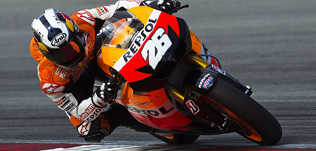 El piloto español de MotoGP Dani Pedrosa, de Repsol Honda, prueba su moto durante los entrenamientos de pretemporada en el circuito de Sepang en Kuala Lumpur. El piloto español de MotoGP Dani Pedrosa, de Repsol Honda, prueba su moto durante los entrenamientos de pretemporada en el circuito de Sepang en Kuala Lumpur.