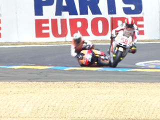 Ver v&iacute;deo  'Pedrosa se rompe la clav&iacute;cula'