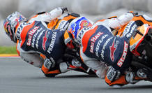 El espa&ntilde;ol,Dani Pedrosa (Repsol Honda) ganando al autraliano Casey Stoner (Repsol Honda) durante la carrera de MotoGP (GP de Alemania) en el circuito de Sachsenring.