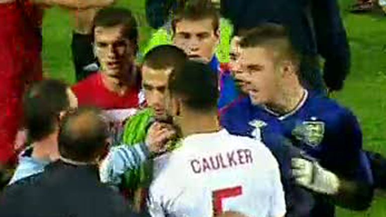 Pelea final en el Serbia-Inglaterra sub-21