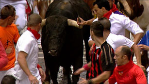 Ver v&iacute;deo  'Peligroso y accidentado primer encierro de San Ferm&iacute;n 2012, de Dolores Aguirre'