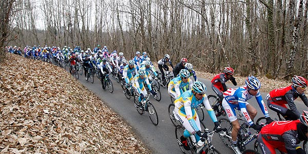 El pelot&oacute;n durante la tercera etapa de la Paris-Niza