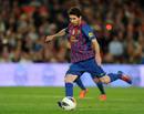 Leo Messi anota uno de los dos penaltis que marc&oacute; al Espanyol