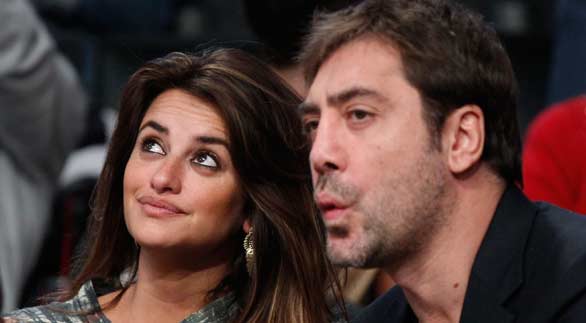 Penélope Cruz y Javier Bardem en un partido de los Lakers el 25 de diciembre Penélope Cruz y Javier Bardem en un partido de los Lakers el 25 de diciembre