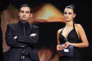 Pen&eacute;lope Cruz junto con el director espa&ntilde;ol Alejandro Amenabar en la entrega de los premios Goya en Madrid