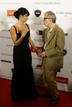 Pen&eacute;lope Cruz hablando con Woody Allen en el estreno de 