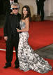 Pen&eacute;lope Cruz muy elegante con un vestido estampado, junto al director de cine Pedro Almod&oacute;var posando en la alfombra roja a su llegada a los Premios de la Academia de Cine y Televisi&oacute;n, los BAFTA en la capital inglesa.