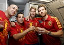 Pepe Reina, Santiago Cazorla, Sergio Ramos y Xabi Alonso, posan en el avi&oacute;n que traslad&oacute; al equipo espa&ntilde;ol desde Kiev a Madrid.