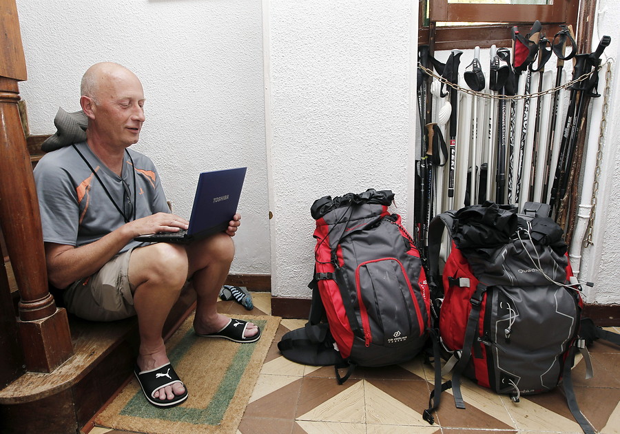 Peregrinos conectados en el Camino de Santiago