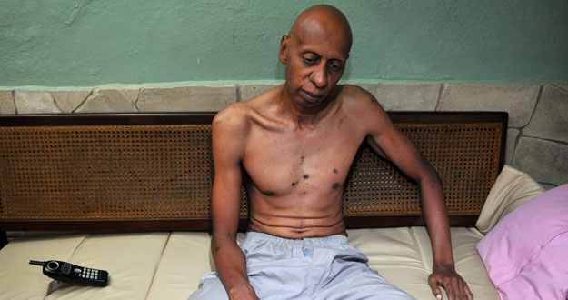El periodista y disidente cubano Guillermo Fariñas mostraba un imagen muy deterioridad, un día antes de que tuviera que ser hospitalizado. El periodista y disidente cubano Guillermo Fariñas mostraba un imagen muy deterioridad, un día antes de que tuviera que ser hospitalizado.