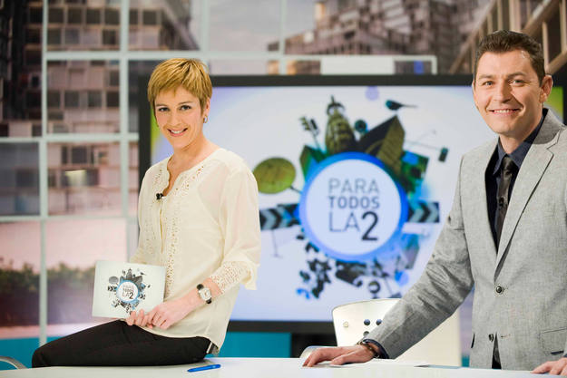 La periodista de TVE Marta C&agrave;ceres, junto a Juanjo Pardo, presentadores de "Para todos La 2"