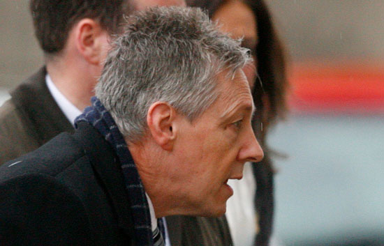 El ministro principal de Irlanda del Norte, Peter Robinson, dejar&aacute; su cargo durante seis semanas