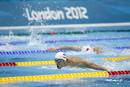 El nadador estadounidense Michael Phelps compite en una de las series clasificatorias de los 400 metros estilos de los Juegos Ol&iacute;mpicos de Londres 2012 en el Centro Acu&aacute;tico de Londres.