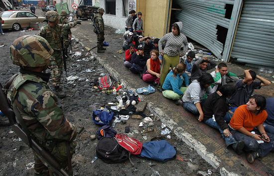 La presencia del ej&eacute;rcito est&aacute; siendo insuficiente para detener los pillajes en la ciudad