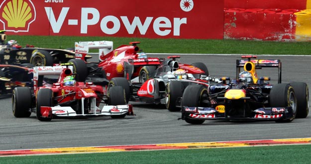 El piloto alem&aacute;n Sebastian Vettel (Red Bull) acelera su monoplaza en el circuito belga de Spa en el GP de B&eacute;lgica.