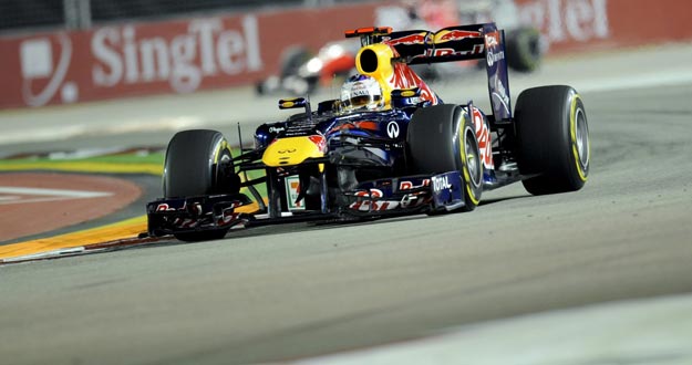 El piloto alem&aacute;n Sebastian Vettel (Red Bull) logra la 'pole' en el GP de Singapur.