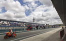 El piloto australiano de Honda Casey Stoner sale de boxes.