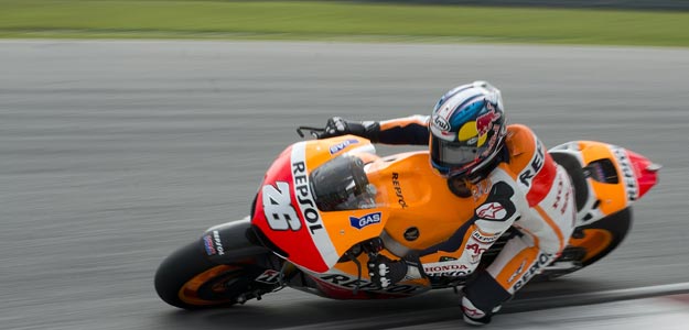El piloto español Dani Pedrosa, en la segunda jornada de entrenamientos oficiales de Sepang (Malasia) El piloto español Dani Pedrosa, en la segunda jornada de entrenamientos oficiales de Sepang (Malasia)