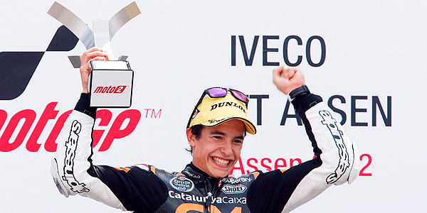 El piloto espa&ntilde;ol de Moto2 Marc M&aacute;rquez celebra la victoria en el Gran Premio de Holanda.