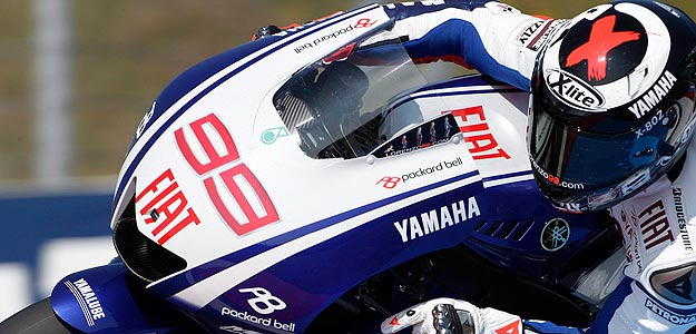 El piloto espa&ntilde;ol de MotoGP Jorge Lorenzo del equipo Fiat Yamaha conduce su moto