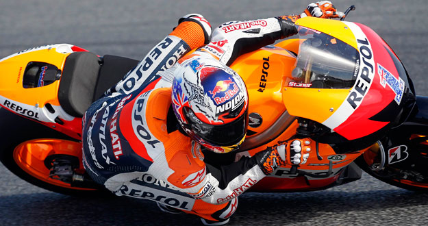 El piloto de Honda, Casey Stoner, saldrá desde la 'pole' en el GP de Catalunya. El piloto de Honda, Casey Stoner, saldrá desde la 'pole' en el GP de Catalunya.